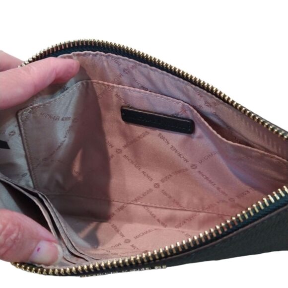 NWT Michael Kors Jet Set Charm Wristlet - Picture 5 of 9